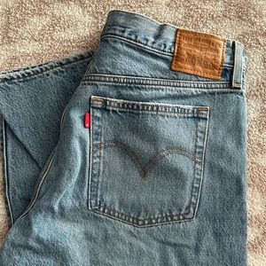 Levi’s Distressed Wedgie Jeans